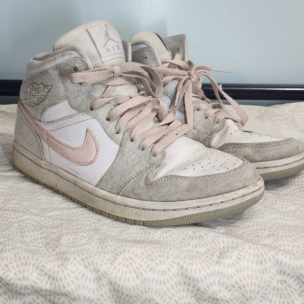 Nike Womens Air Jordan 1 Mid Se Light Ore 9.5